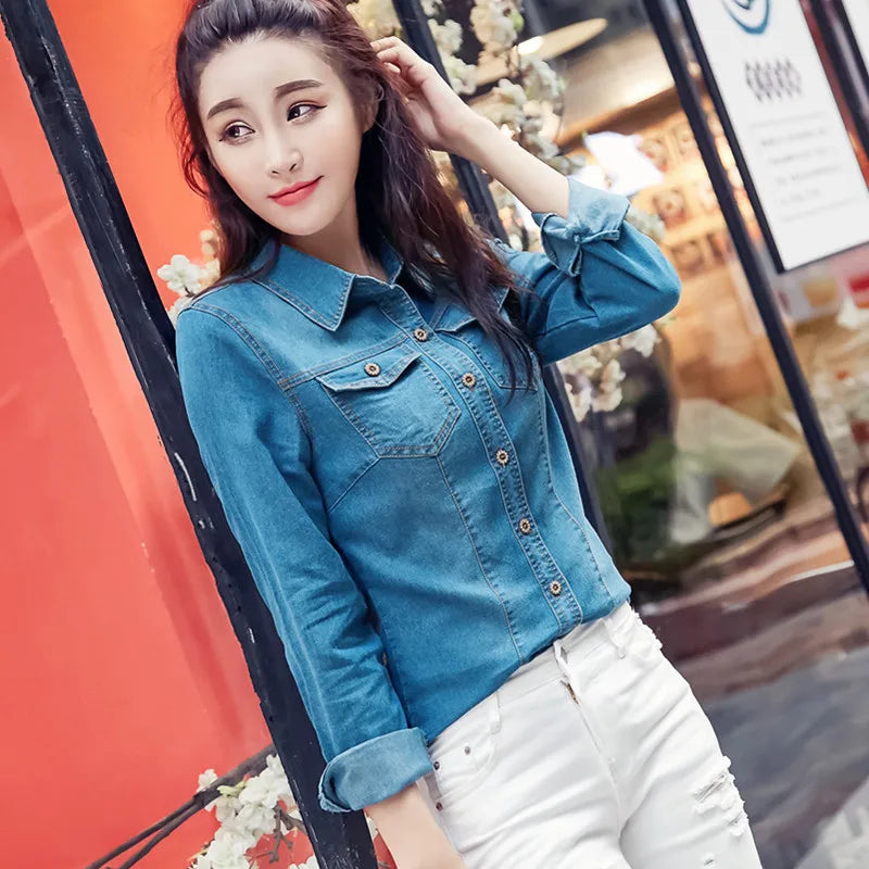 Vintage stretch denim shirt with long sleeves and slim fit for women