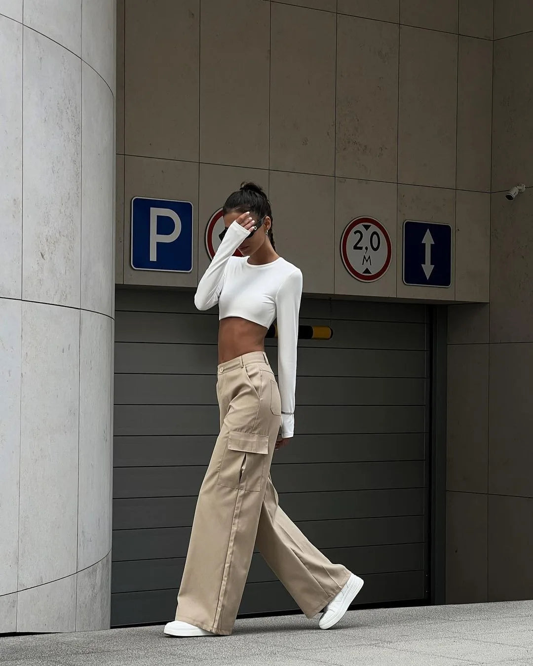 High-waisted utility cargo pants – Multi-pocket streetwear for women