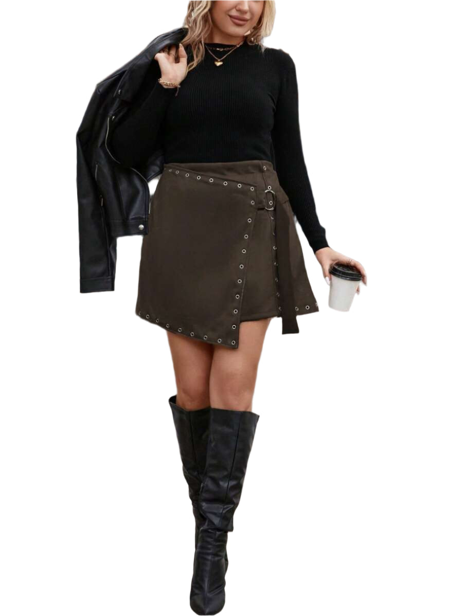 Mini-jupe portefeuille asymétrique à œillets et ceinture à œillets - Style urbain chic