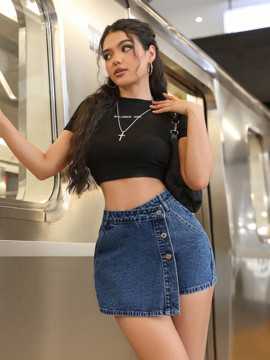 Mini-jupe en jean taille haute avec bouton sur le devant pour femme