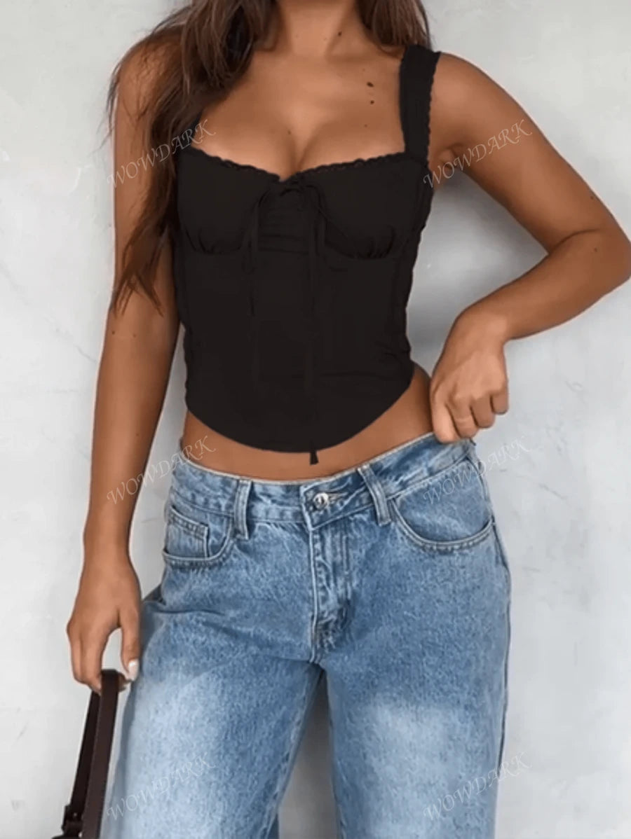 Haut coquette en dentelle avec lien sur le devant et design style corset