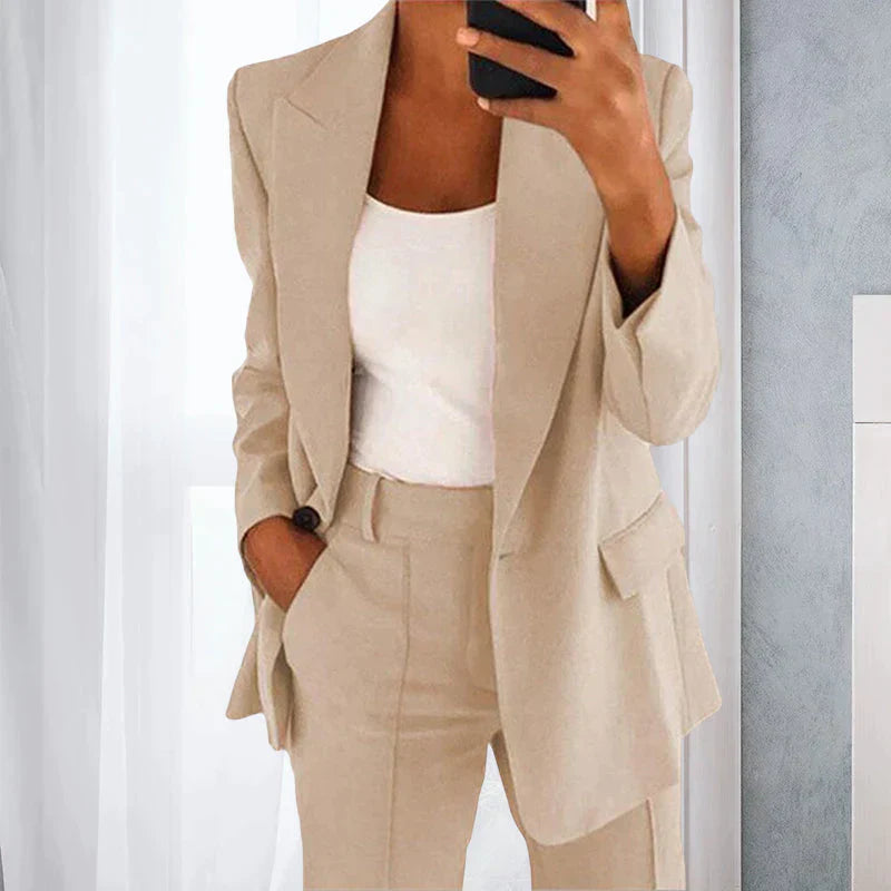 Elsa – Blazer et pantalon business, élégants et professionnels, parfaits pour un look raffiné au bureau