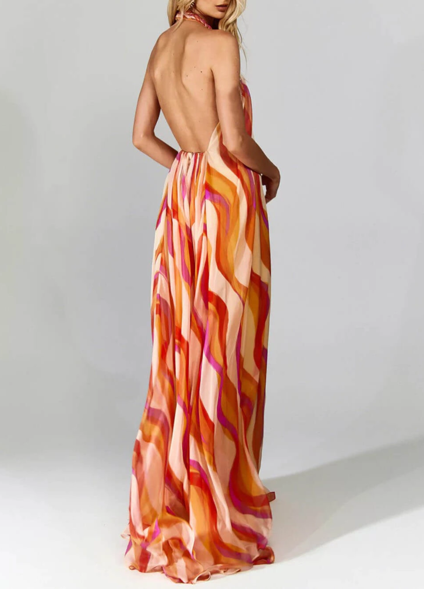 Robe de soirée satinée à dos nu et décolleté plongeant femme