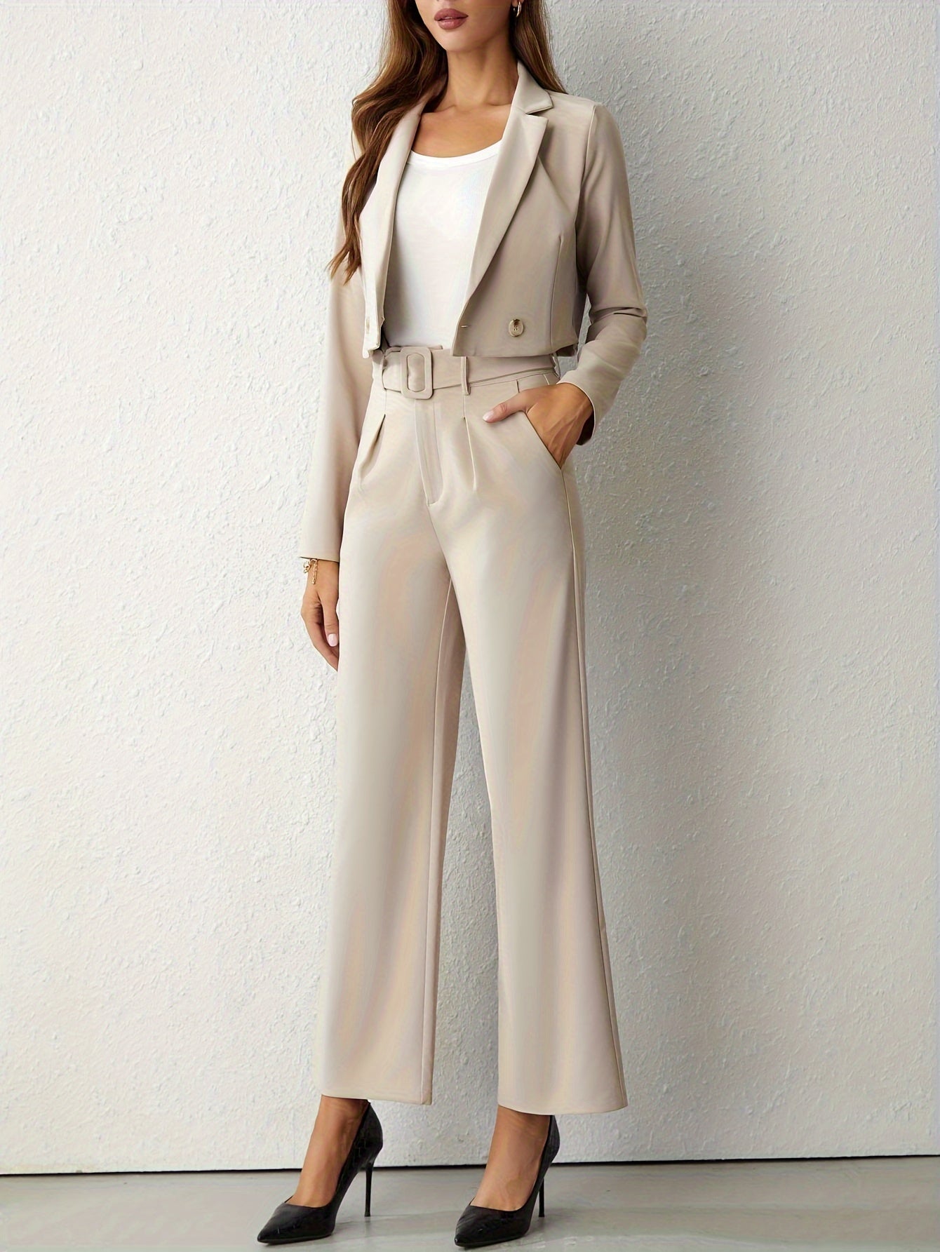 Thérèse - Blazer beige élégante avec revers et pantalon à jambes droites