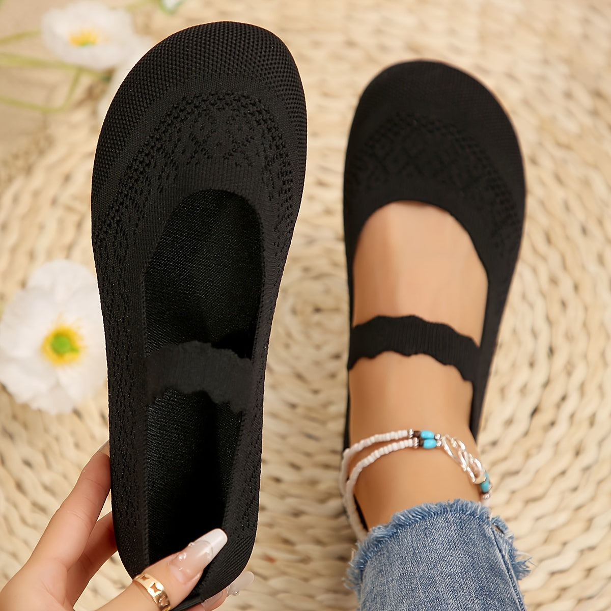 Elegant ballerinas with soft fabric and elegant strap detail for women