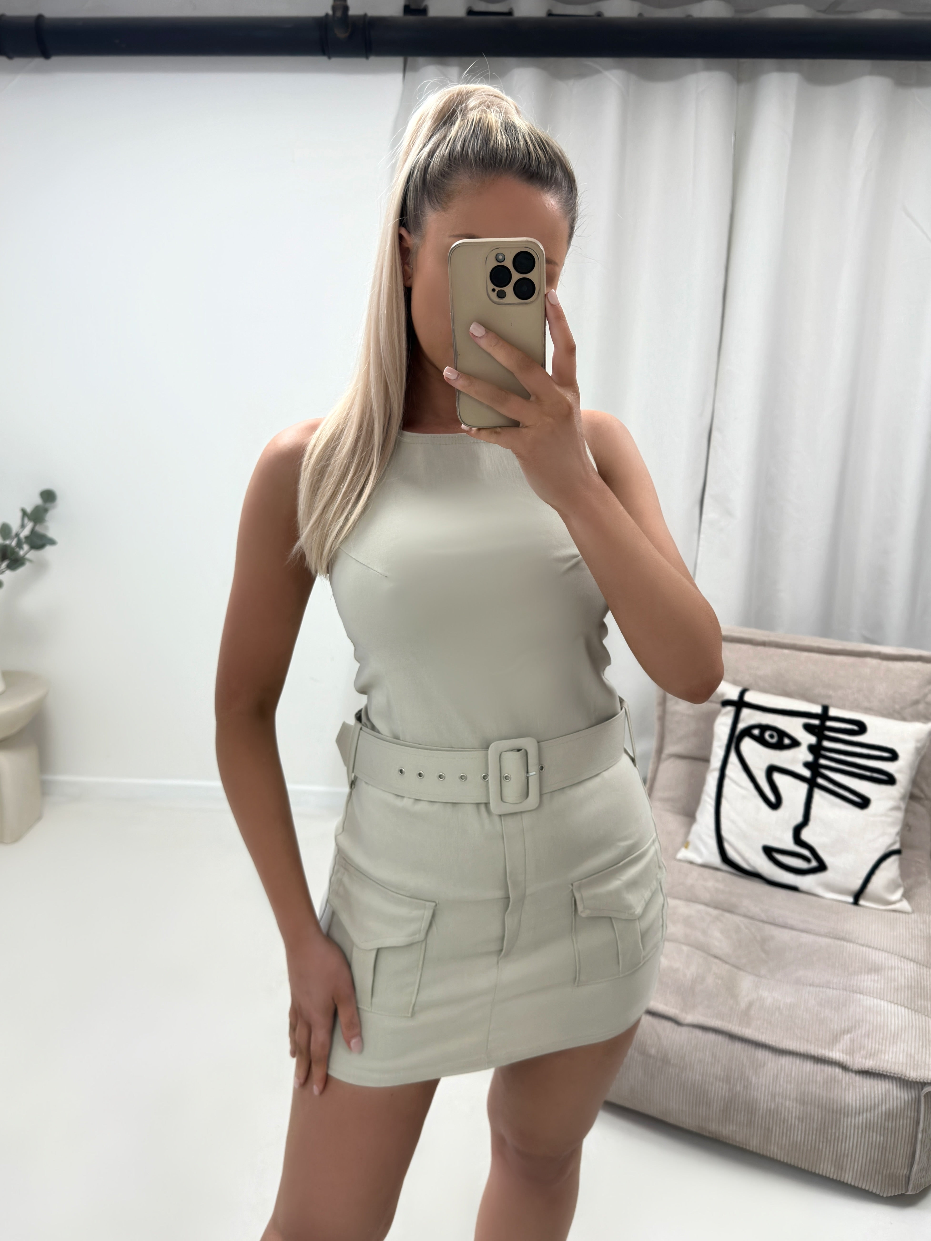 High-waisted cargo skirt with pockets - Slim fit for women