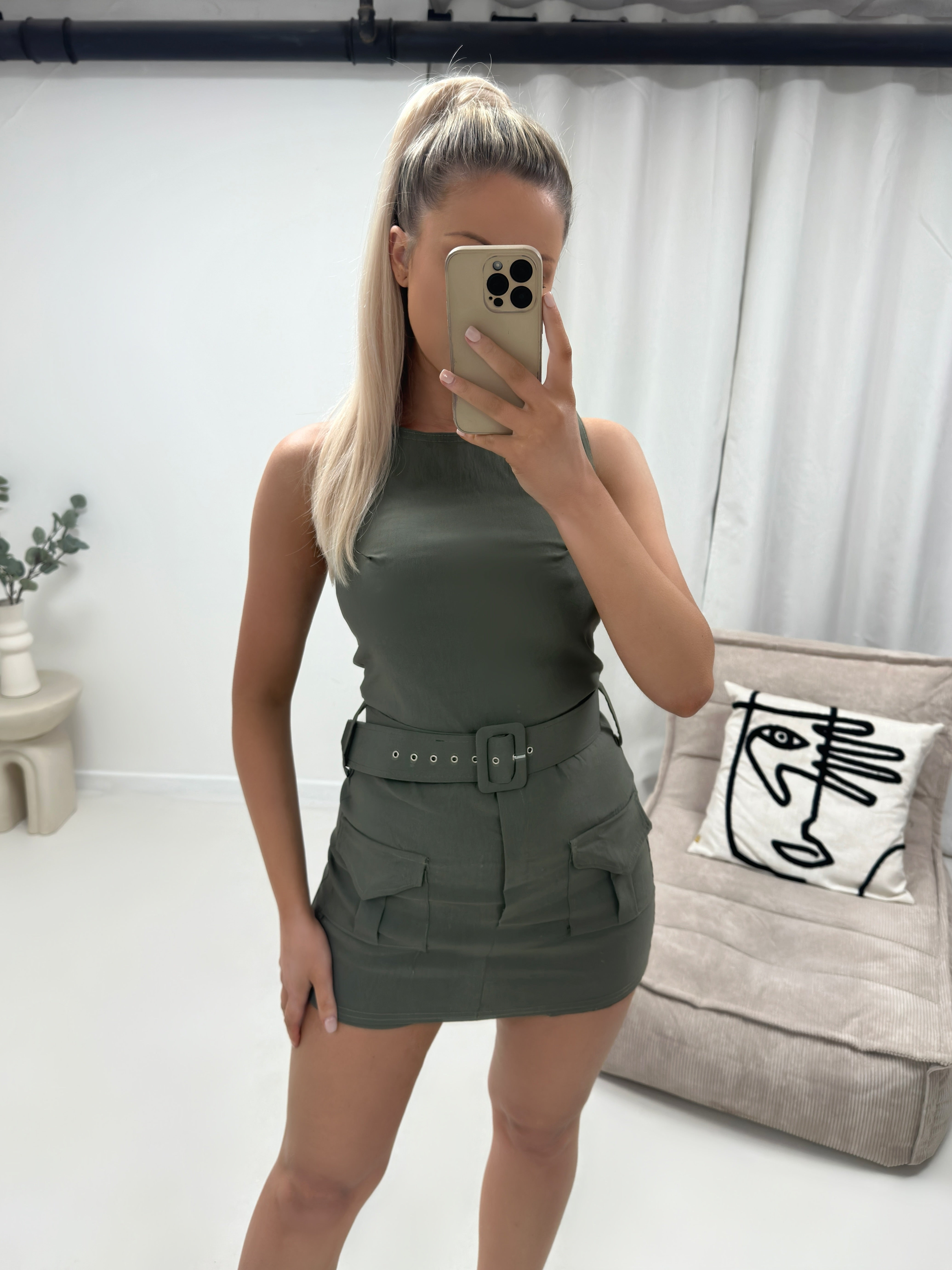 High-waisted cargo skirt with pockets - Slim fit for women