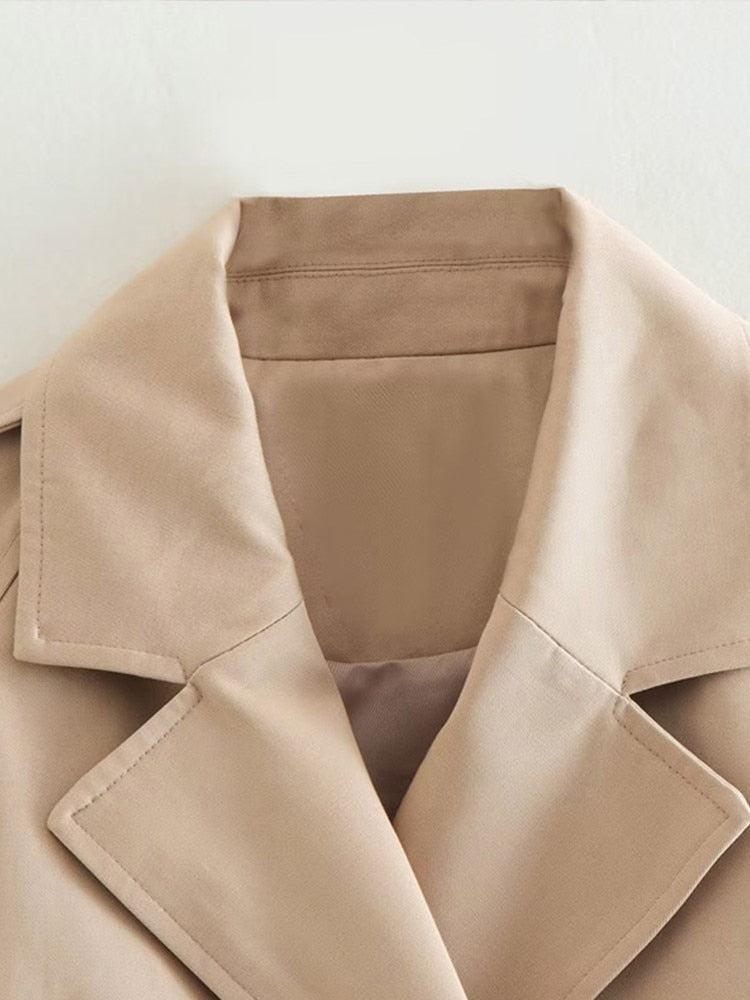 Denise - Trench-coat court beige, parfait pour un style chic et moderne