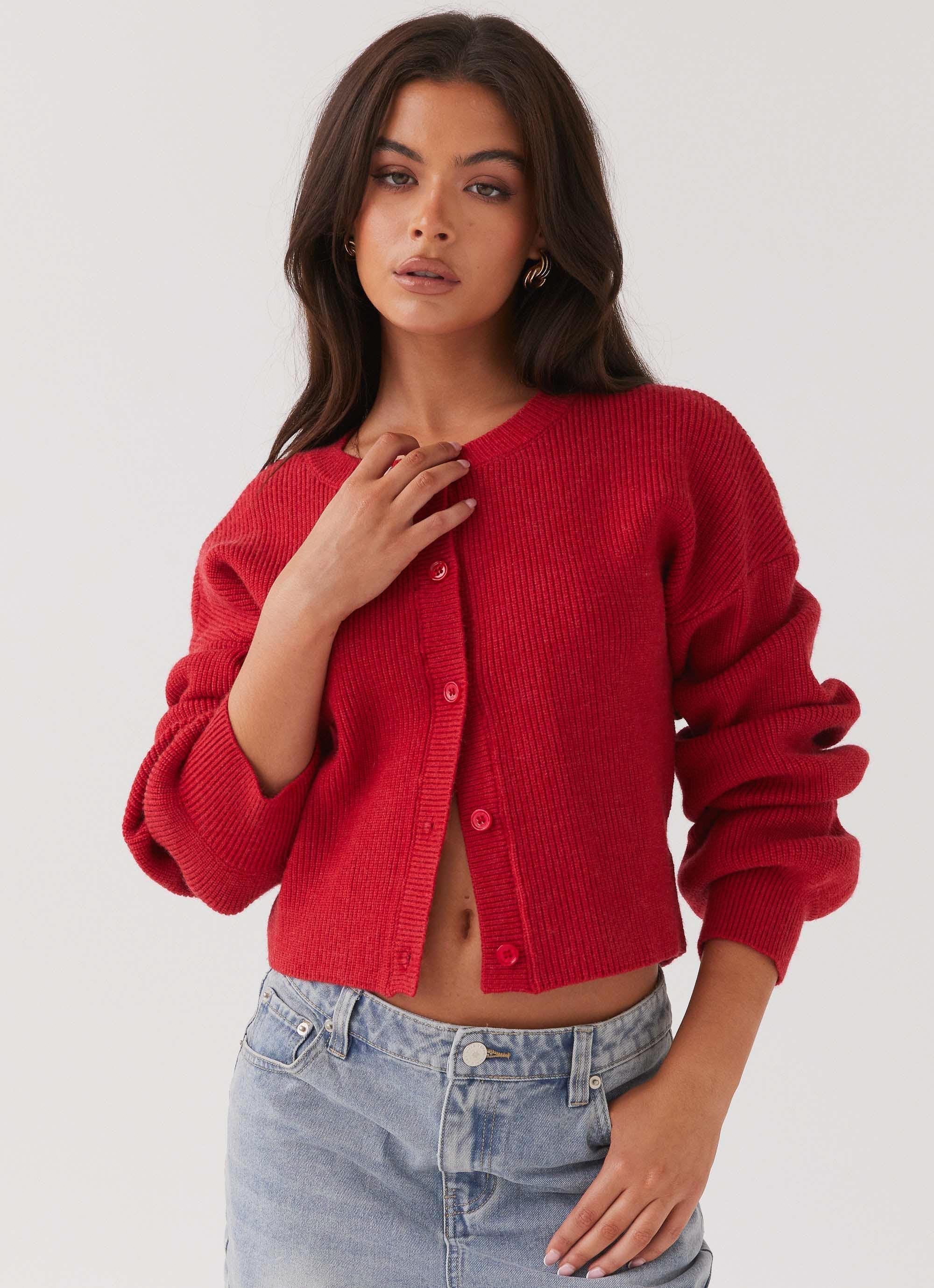 Calista - Cardigan rouge essentiel, confortable et élégant pour toutes les occasions