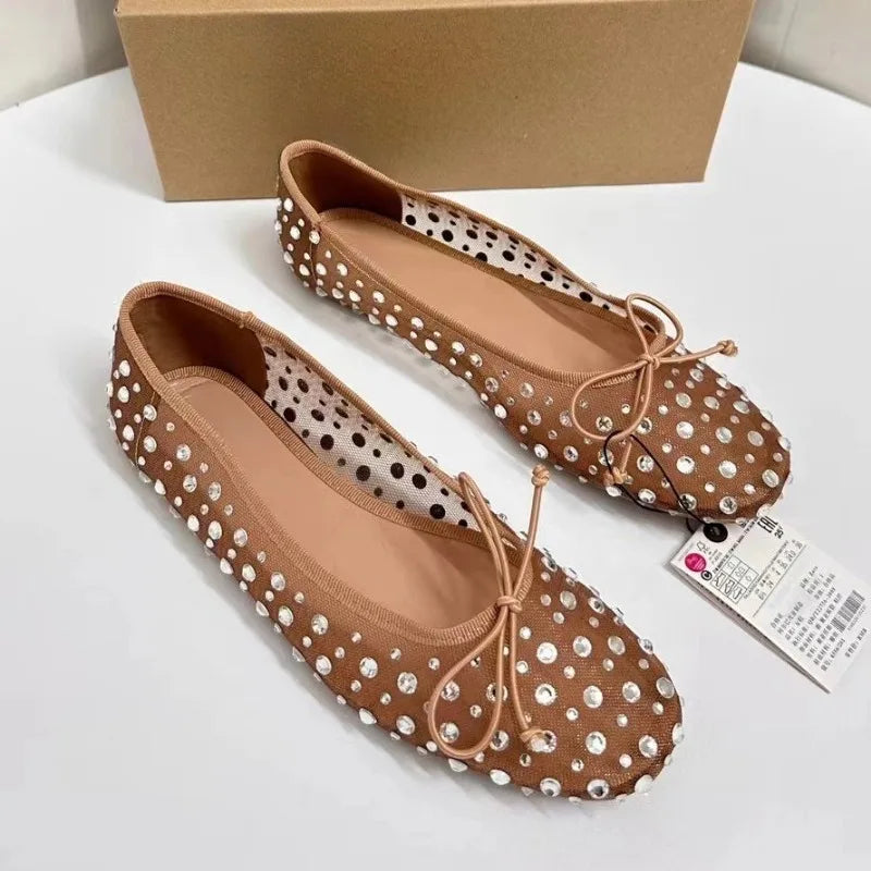 Elegant ballerinas adorned with rhinestones, soft and chic design for women