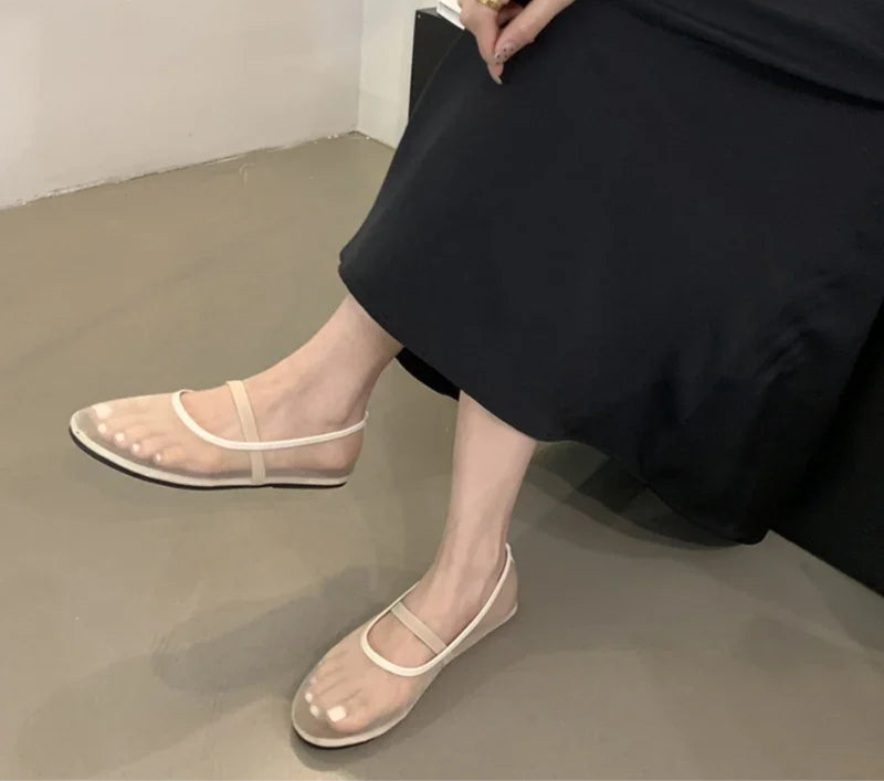 Elegant mesh ballerinas with elastic strap and soft, comfortable sole