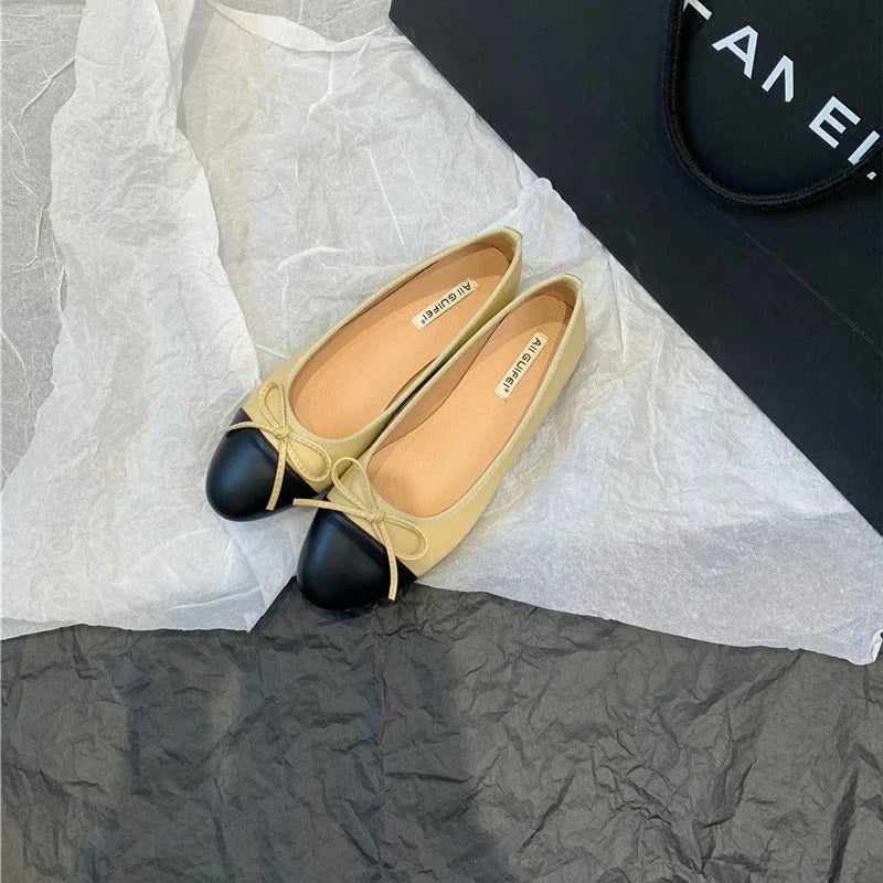 Leather round-toe ballerinas with bow detail and soft, comfortable sole