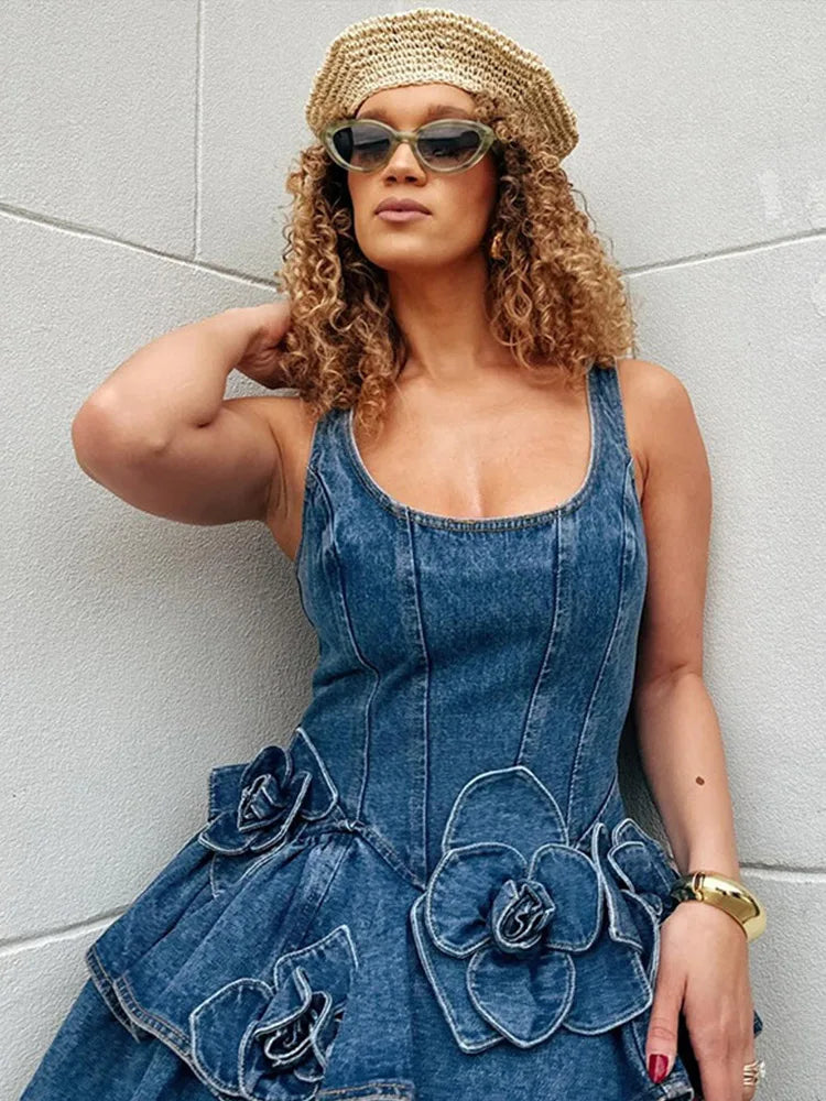 Mini-robe en jean sans manches avec fleurs 3D et jupe à volants pour femme