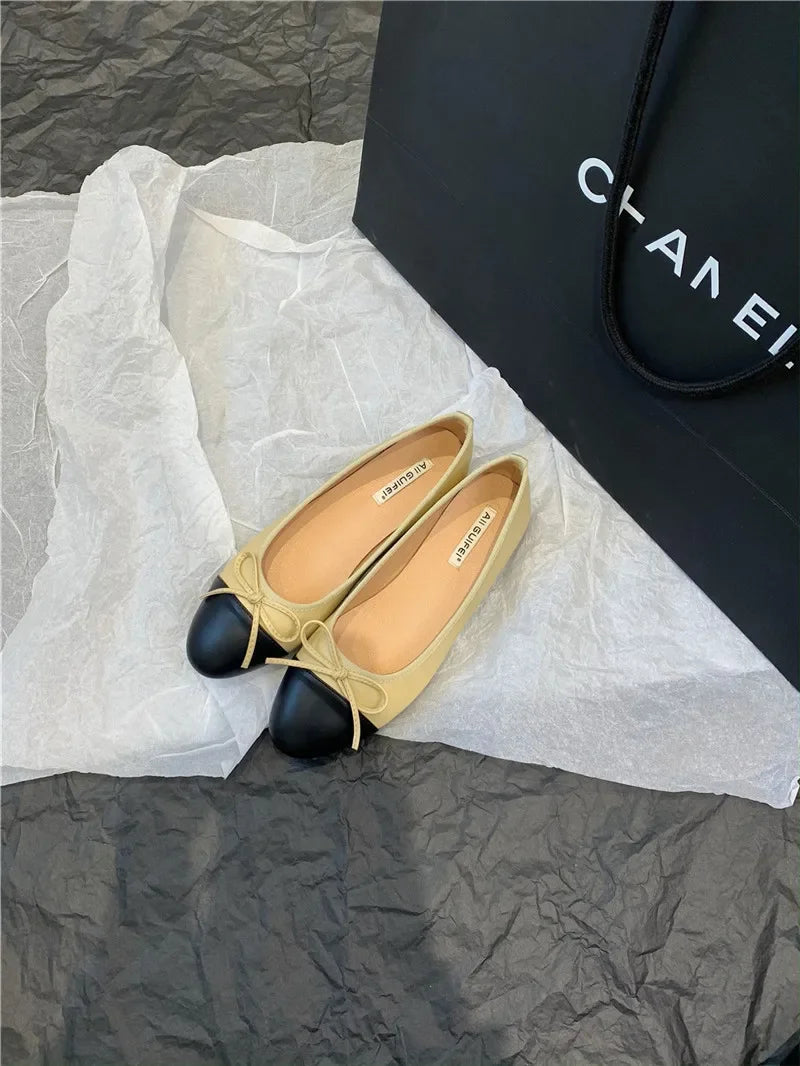 Leather round-toe ballerinas with bow detail and soft, comfortable sole
