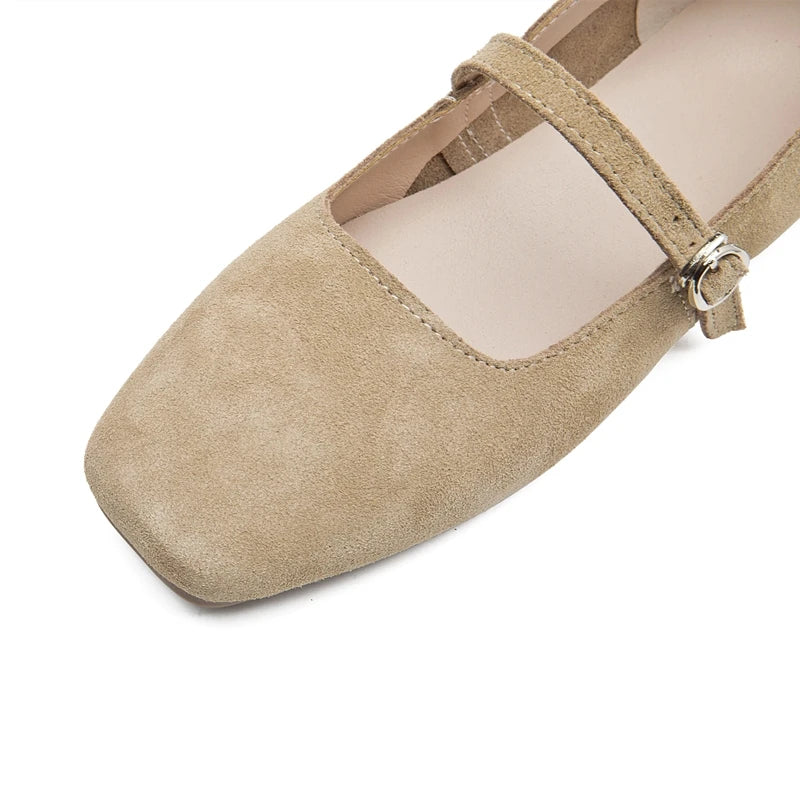Square toe ballerinas with strap and soft and comfortable sole for women
