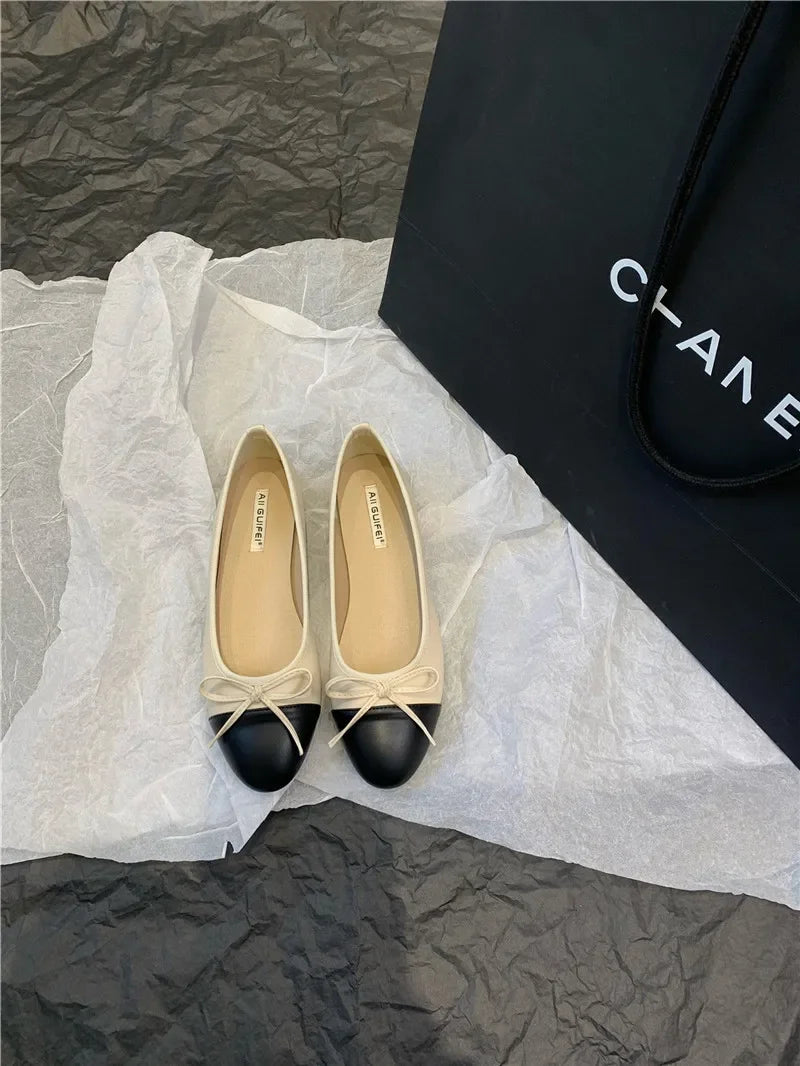 Leather round-toe ballerinas with bow detail and soft, comfortable sole