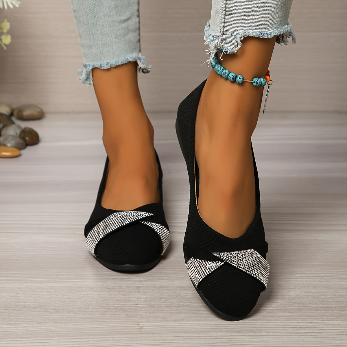 Elegant and comfortable ballerinas with sparkling details for women