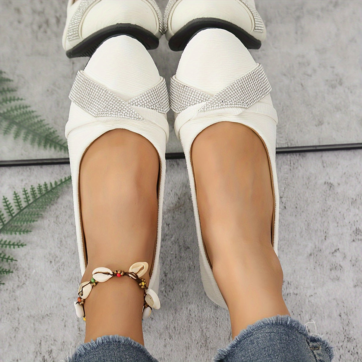 Elegant and comfortable ballerinas with sparkling details for women