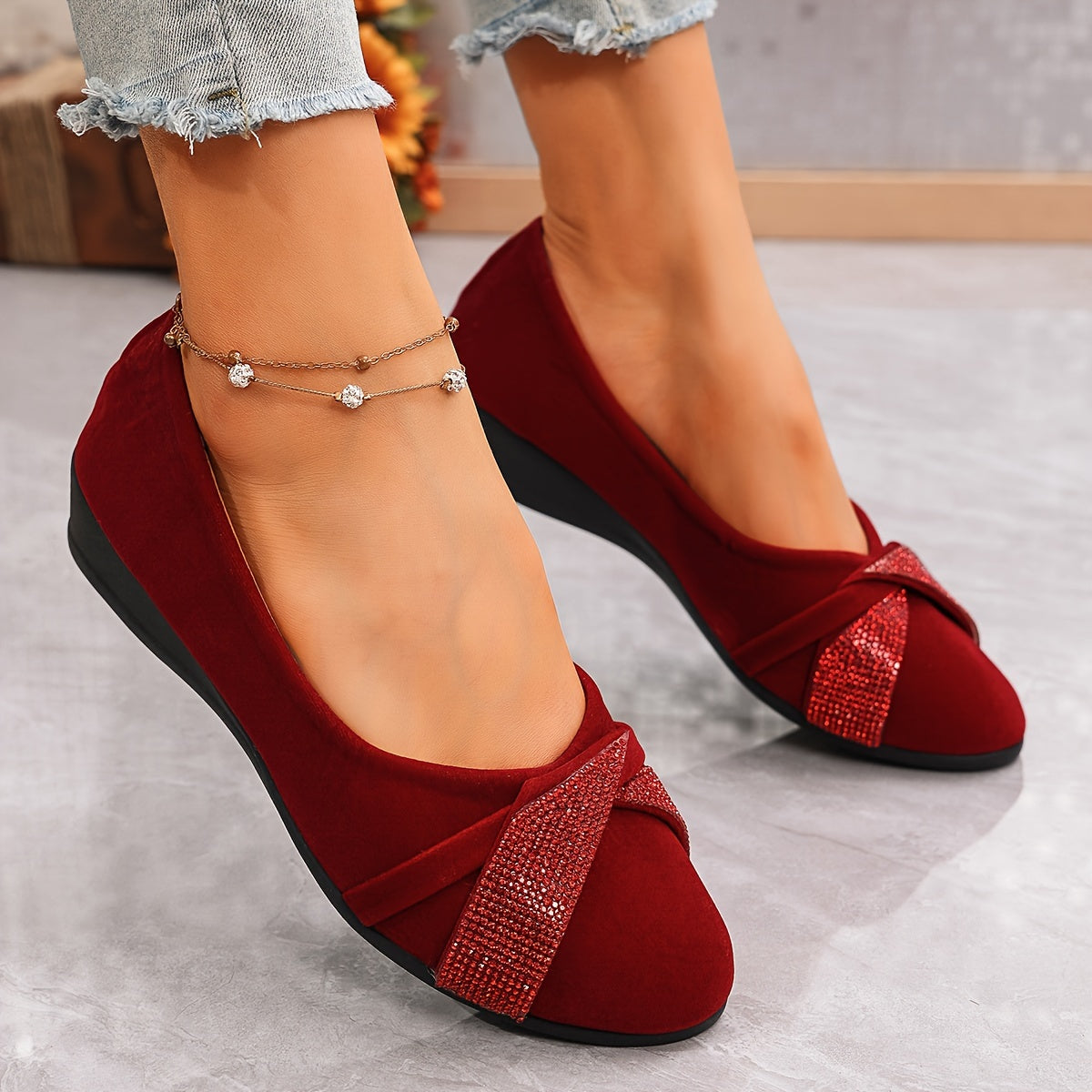 Elegant and comfortable ballerinas with sparkling details for women