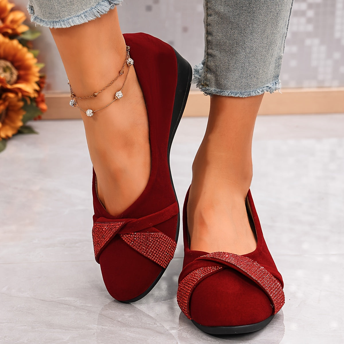 Elegant and comfortable ballerinas with sparkling details for women
