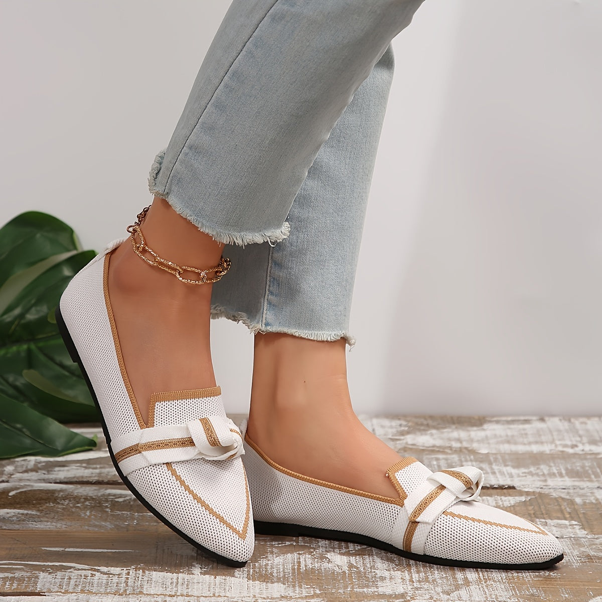 Elegant ballerinas with breathable comfort and bow detail for women