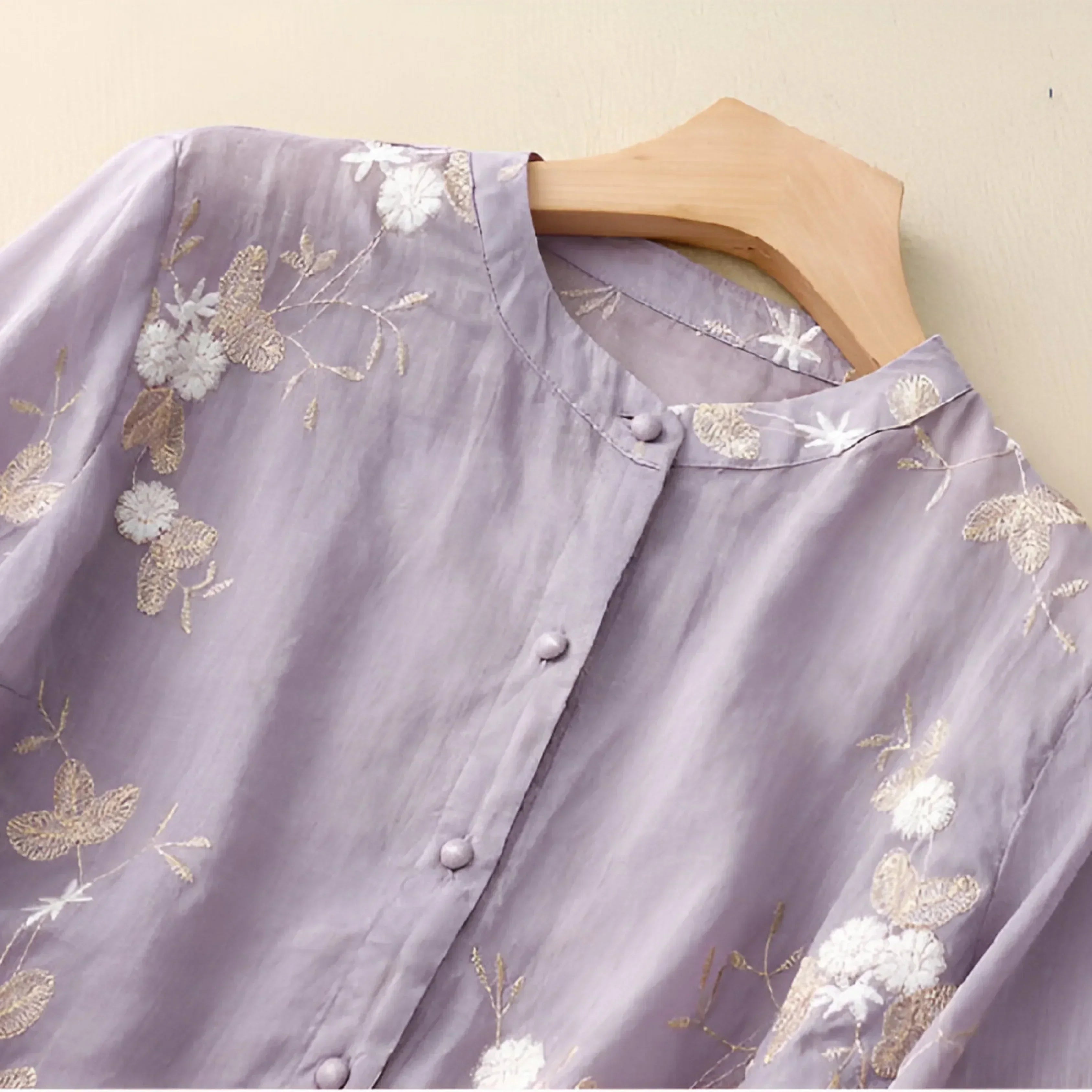 Yvonne | Floral embroidery loose blouse