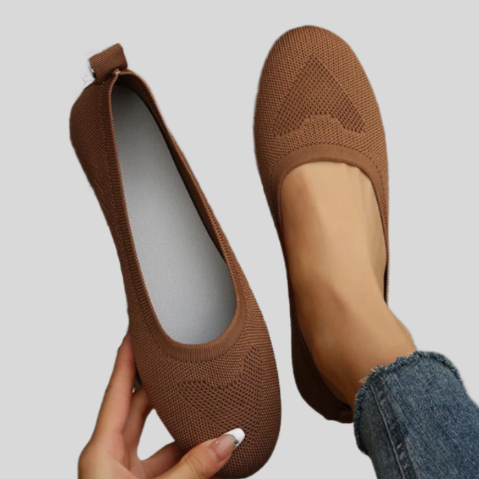Breathable slip-on ballerinas with soft and flexible knit sole for women