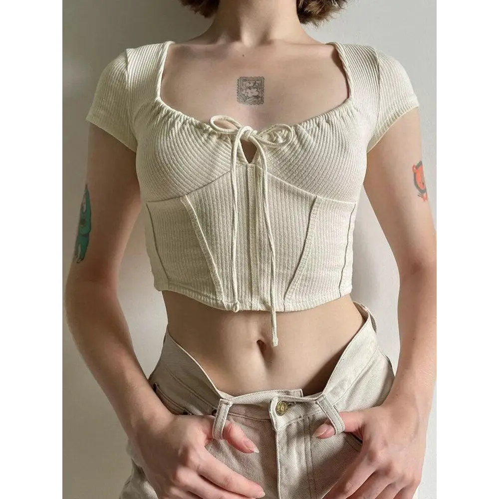 Aesthetic and stylish top with square neckline and tie closure for women