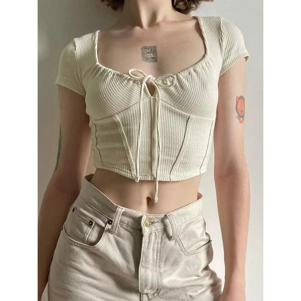 Aesthetic and stylish top with square neckline and tie closure for women
