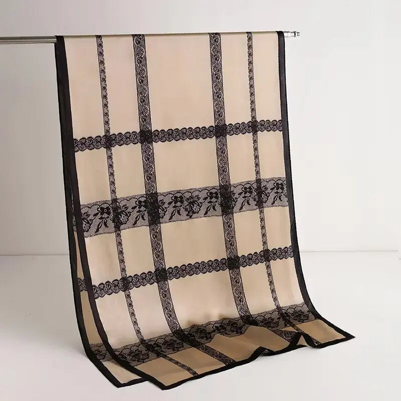 Foulard en soie imprimé pour femme – Motif quadrillé avec détails en dentelle