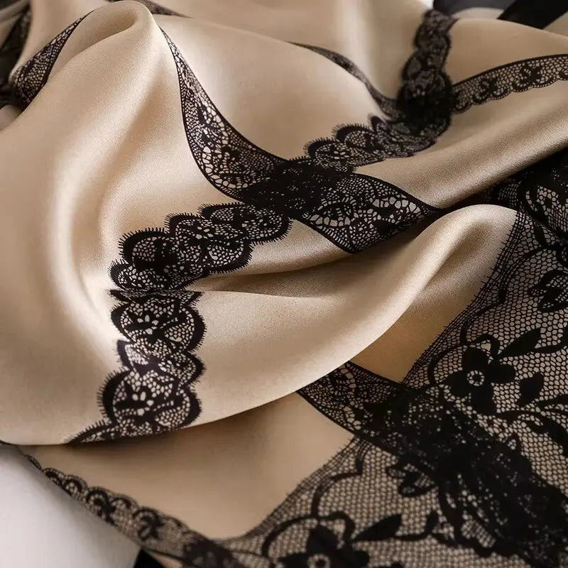 Foulard en soie imprimé pour femme – Motif quadrillé avec détails en dentelle